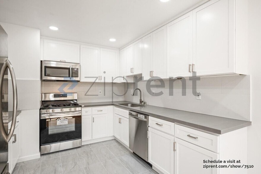 Building Photo - 1296 Albina Ave