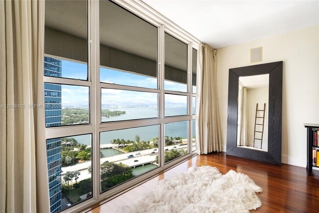 Building Photo - 600 NE 36th St