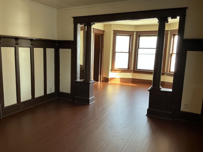 Building Photo - 2513-2515 N Holton St