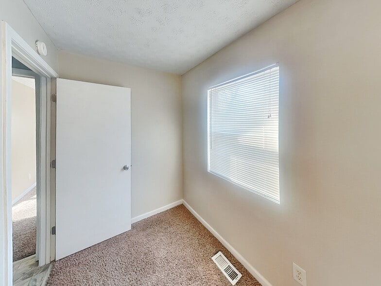 Building Photo - 7109 E 14th St