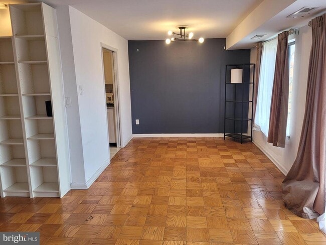 Building Photo - 3101 S Manchester St