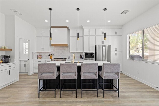 Building Photo - Serene Retreat Furnished 2 Bedroom Sun City Summerlin Home