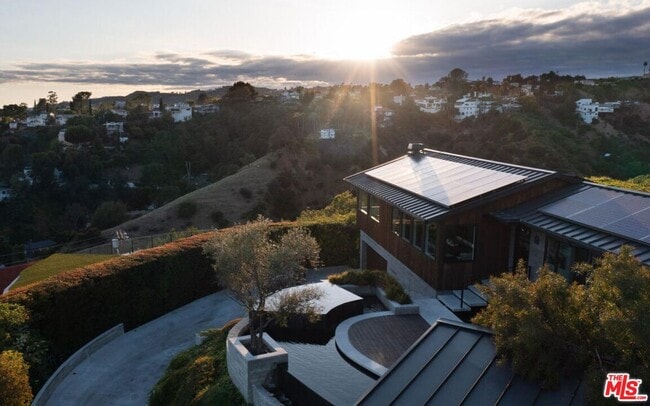 Building Photo - 2532 Canyon Oak Dr