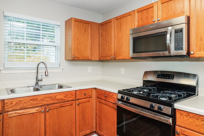 Building Photo - 118 Bainbridge Ct