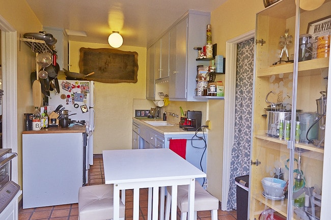 Building Photo - 2424 Tesla Ter