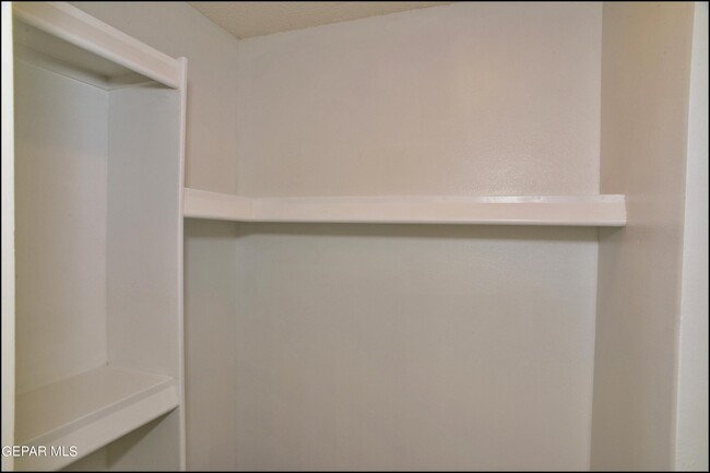Building Photo - 10415 Ashwood Dr