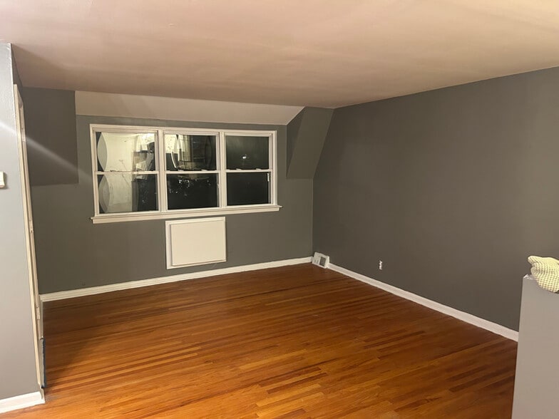 Building Photo - 5472 Vicaris St