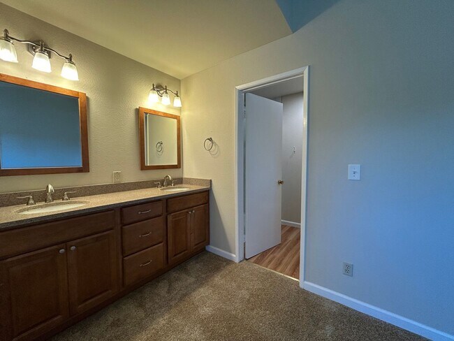 Building Photo - Beautiful Two-Story Home in Village Oaks, ...