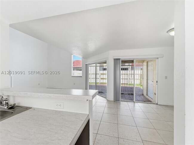 Building Photo - 3002 San Remo Cir