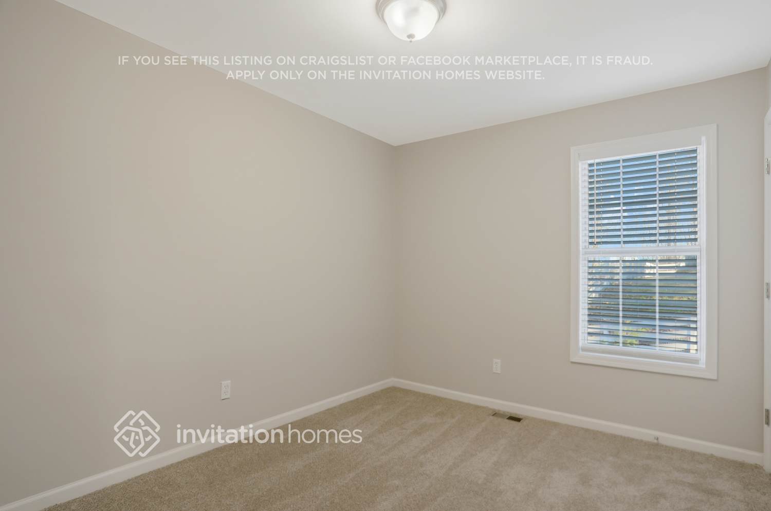Building Photo - 3335 Catalina Dr