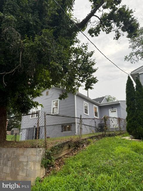 Building Photo - 1629 Quarter Ave