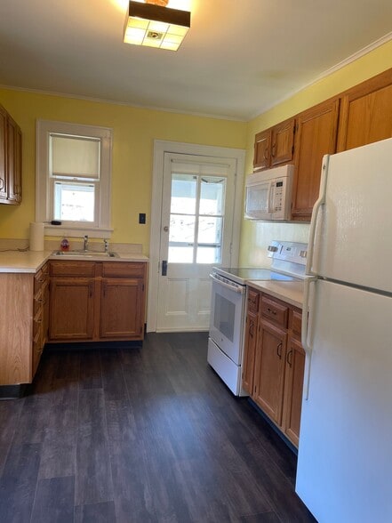 Building Photo - 319 2nd St