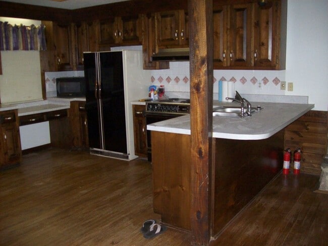Building Photo - 2 bed  2 bath home in wiht woods with a pond
