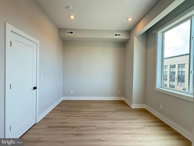 Building Photo - 2421 Frankford Ave