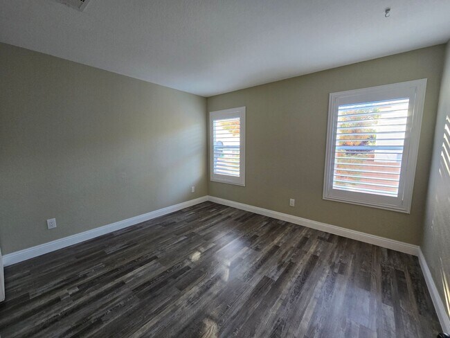 Building Photo - A Fabulous 4 Bedroom Home in Peccole Ranch
