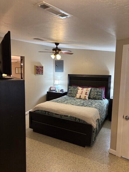 Fits a Queen bed and night stands - 5202 E McElroy Rd