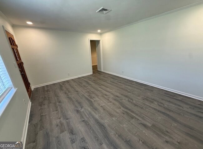 Building Photo - 108 Plum St
