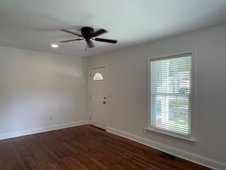 Building Photo - 1013 Allen St