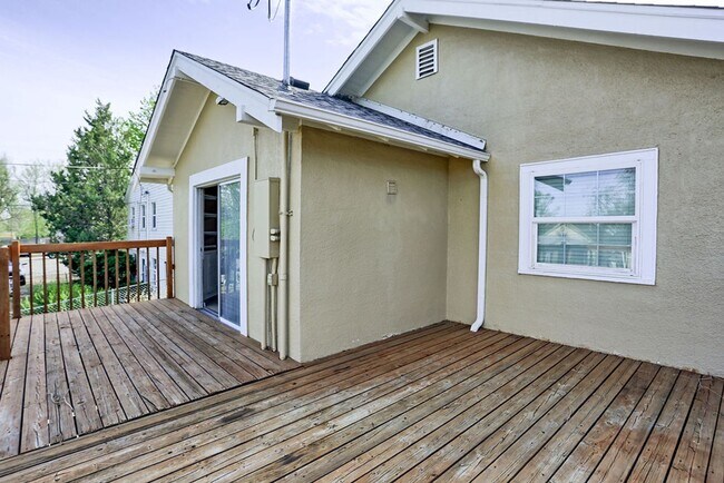 Building Photo - 2038 9th Ave