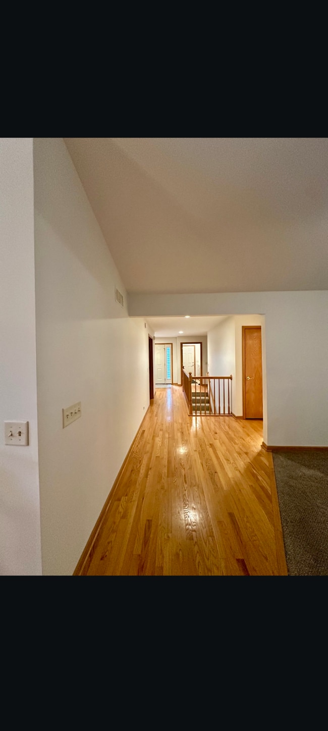 Building Photo - 230 Red Hawk Dr