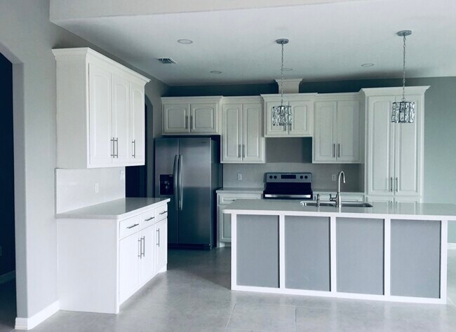 Building Photo - 3873 Tolosa St