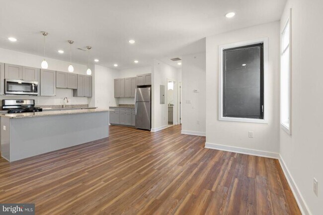 Building Photo - 2411 Kensington Ave