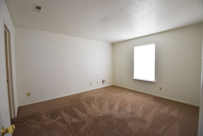 Building Photo - 3 Bedroom House with Garage in Greenfield