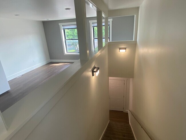 Building Photo - 537 Hancock St