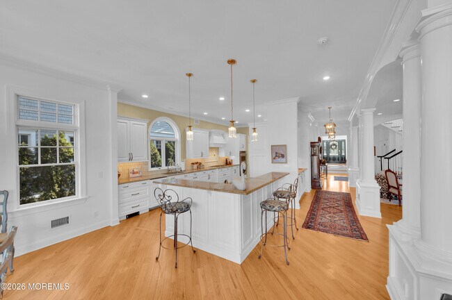 Building Photo - 619 Beacon Blvd