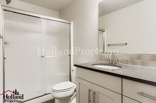 Building Photo - Beautiful Townhome with an Attached Garage in South East Hillsboro!