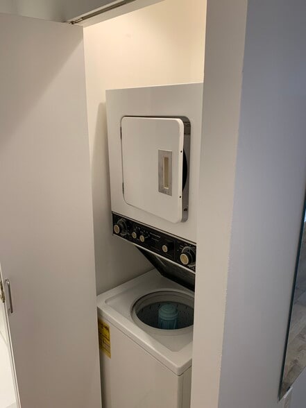 Building Photo - 4 Canal Park