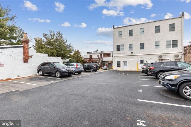 Building Photo - 316 Bridge St