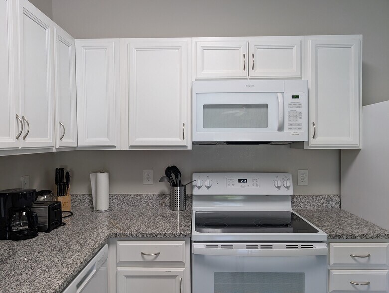 Microwave/Range - 14522 N Nebraska Ave