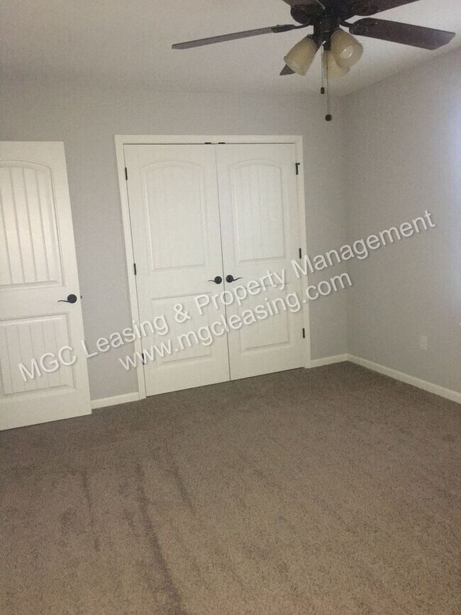 Building Photo - Serrano Townhomes: Modern Comfort & Cozy Kansas City Living + $500 off rent - ask me how