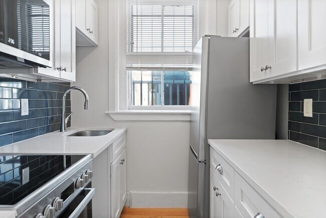 Primary Photo - 35 Grove St
