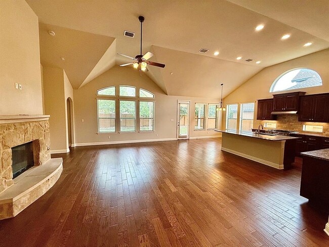 Building Photo - 5512 Lipan Apache Bend