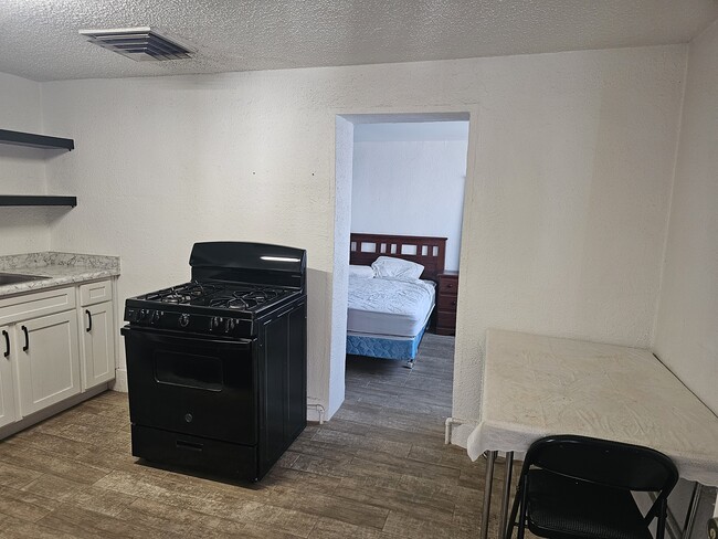 Kitchen to bedroom view - 504 Cincinnati Ave