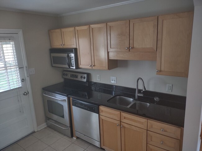 Building Photo - 2 Bedroom 1 Bath Condo in the Cottages of ...