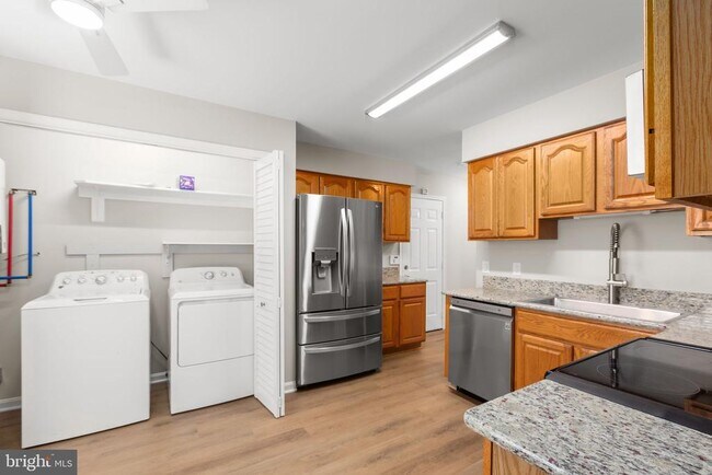 Building Photo - 205 Old Landing Ct