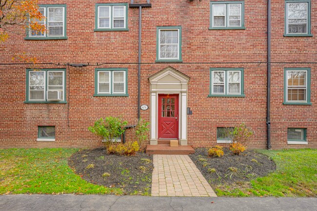 Building Photo - 671 Franklin Pl