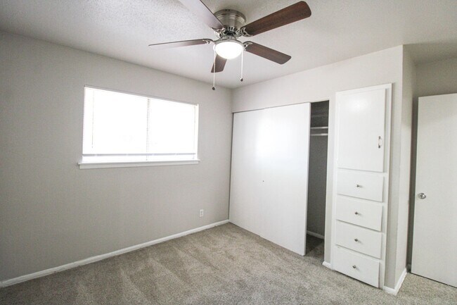 Building Photo - 1031 Fabulous Dr