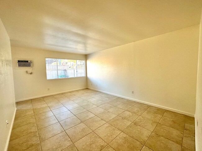 Building Photo - Great Condo in Santee! Private yard and de...