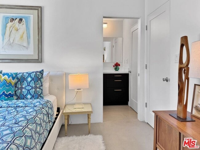 Building Photo - 2235 E Paseo Gracia