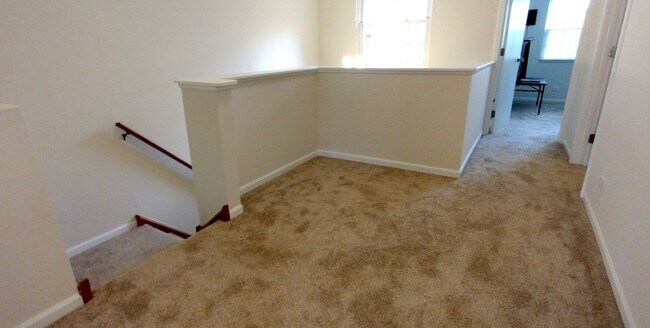 Building Photo - 925 Mesa Dr