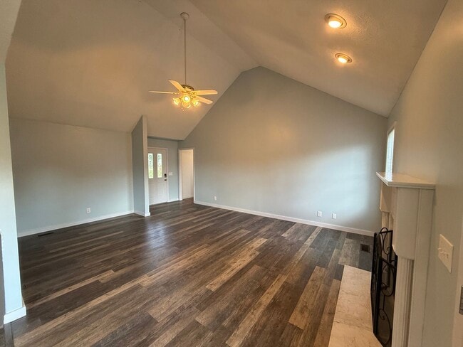 Building Photo - Charming 3BR/2BA Home in Greenbrier