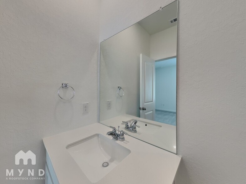 Building Photo - 10632 Ysasmendi Rdg