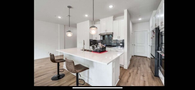 Building Photo - 5629 Woodlands Dr