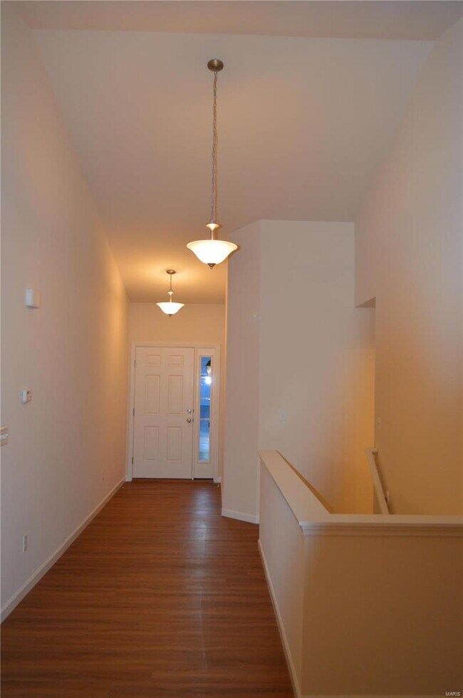 Building Photo - 526 Crystal Stream Dr