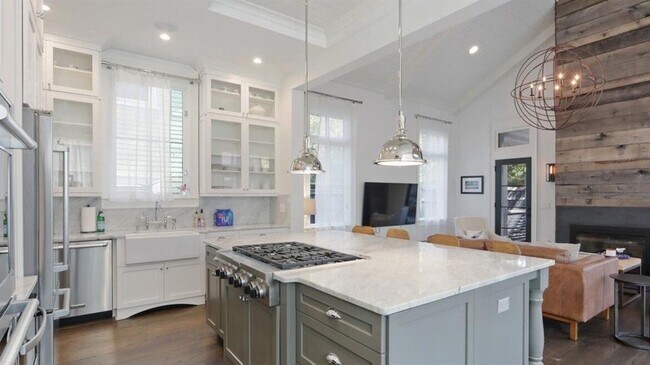 Building Photo - 1013 Euclid Ave NE