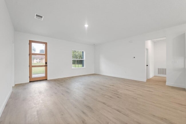 Building Photo - 14152 SW 44th Ave